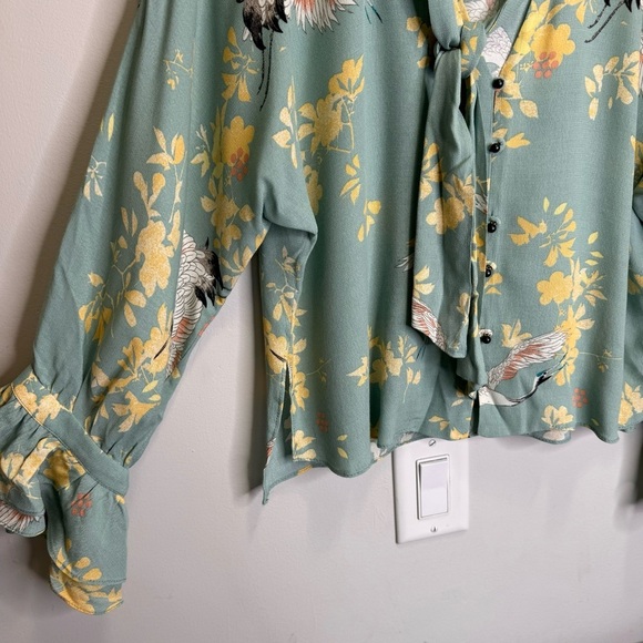 Zara Green Blouse with Heron Print Flowy Top Bell Sleeve Size XS - Picture 4 of 8